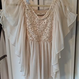 Vintage flowy beige top with lace details